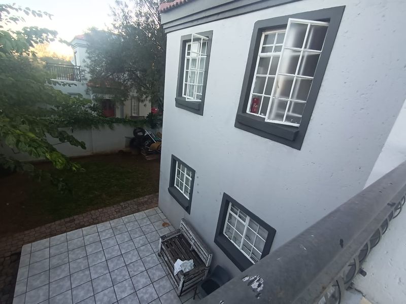 Charming 2 bedroom duplex for sale - Photo 6