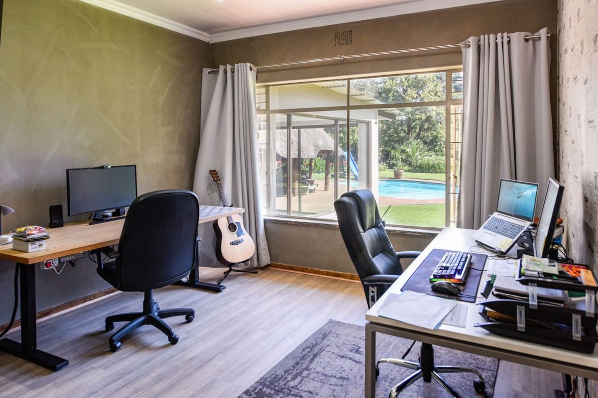 UNBELIEVABLE SW 5 Proper Property New To The Market....(Smart App For All The Lights) - Photo 2