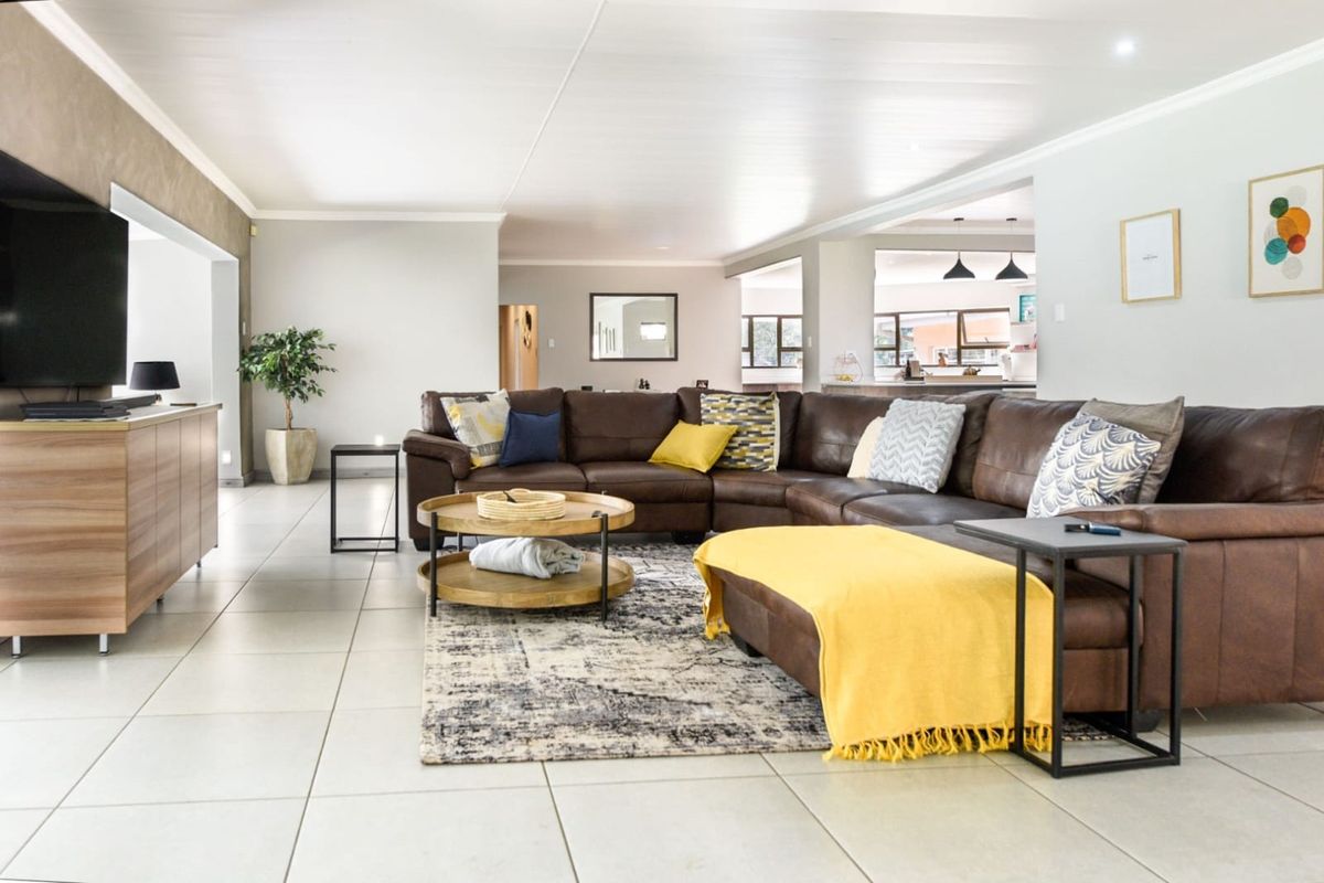 UNBELIEVABLE SW 5 Proper Property New To The Market....(Smart App For All The Lights) - Photo 5