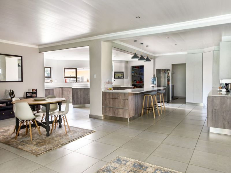 UNBELIEVABLE SW 5 Proper Property New To The Market....(Smart App For All The Lights) - Photo 10