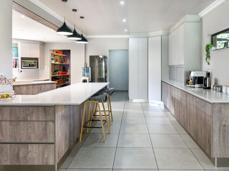 UNBELIEVABLE SW 5 Proper Property New To The Market....(Smart App For All The Lights) - Photo 6