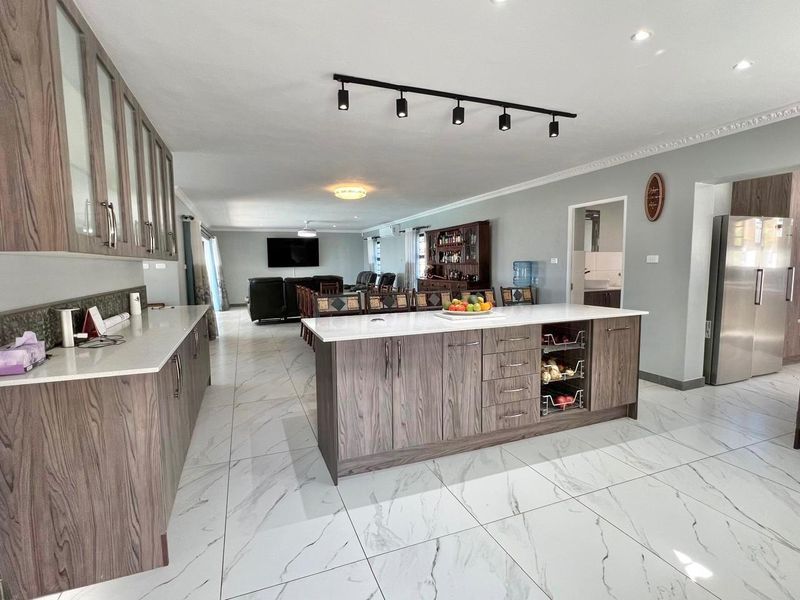 Modern Family Home with Breataking Ocean Views in Wavecrest - Photo 4