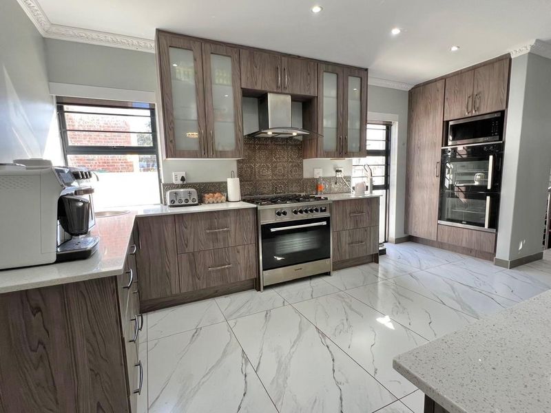 Modern Family Home with Breataking Ocean Views in Wavecrest - Photo 7