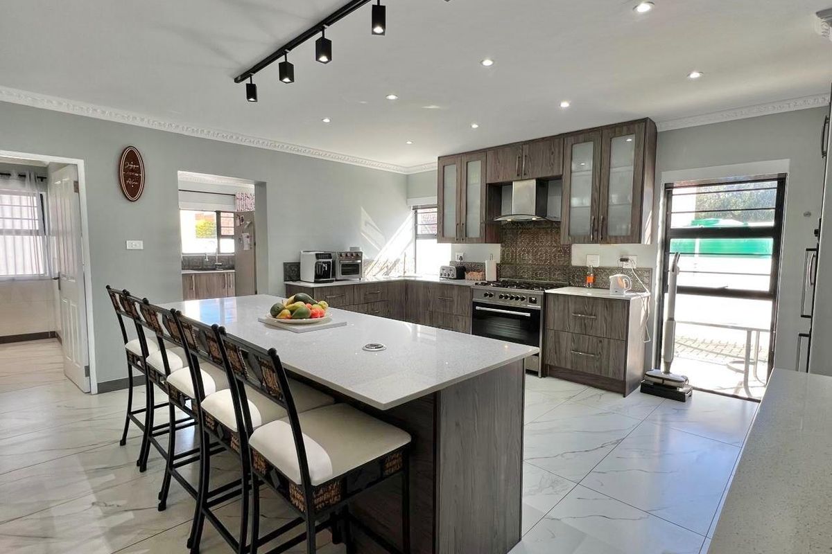 Modern Family Home with Breataking Ocean Views in Wavecrest - Photo 3