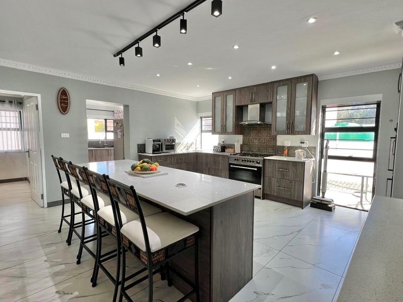 Modern Family Home with Breataking Ocean Views in Wavecrest - Photo 3