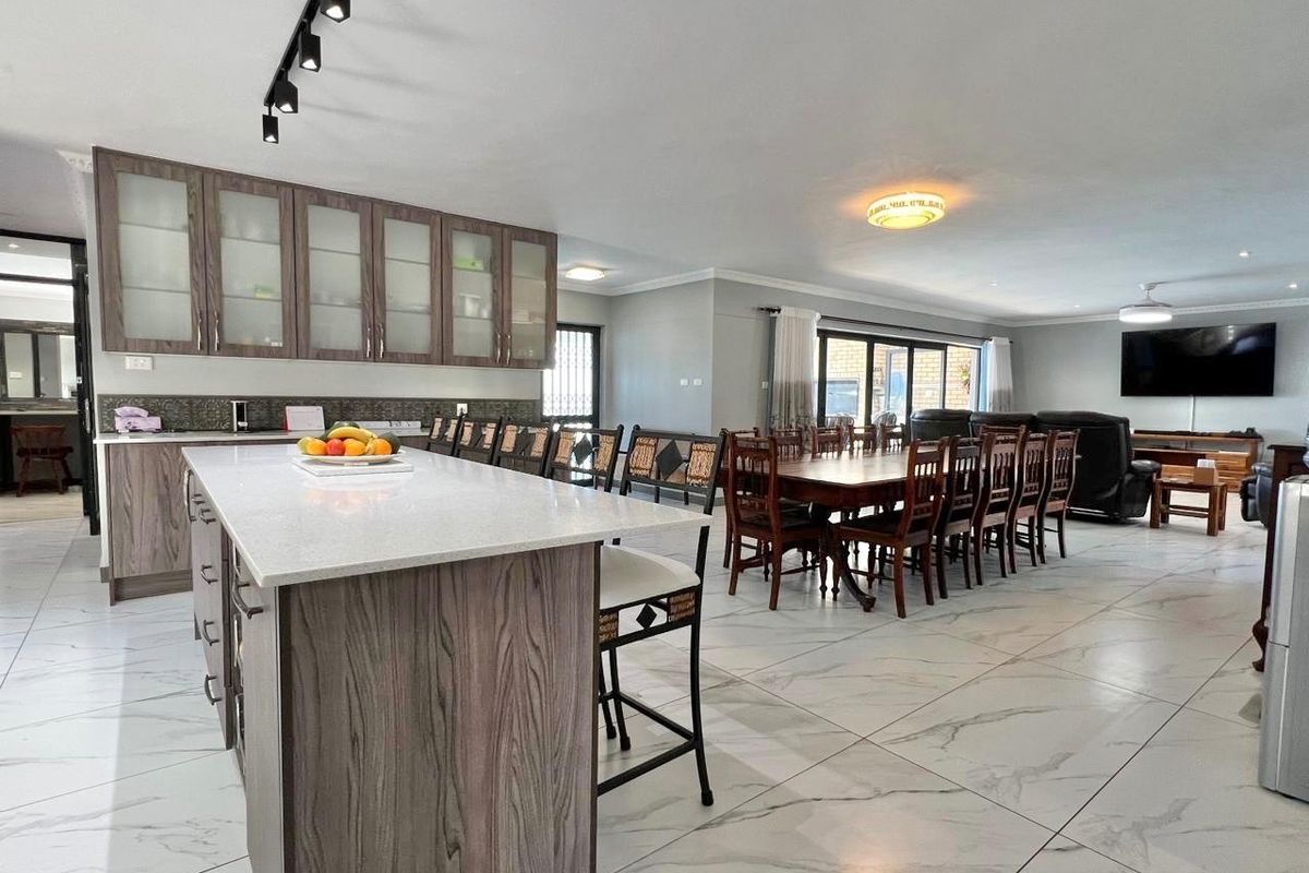 Modern Family Home with Breataking Ocean Views in Wavecrest - Photo 2