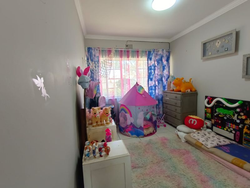 !Pleasing and Comfortable at a Price that Satisfy any Buyer!  !Close to Shops and Schools! - Photo 10
