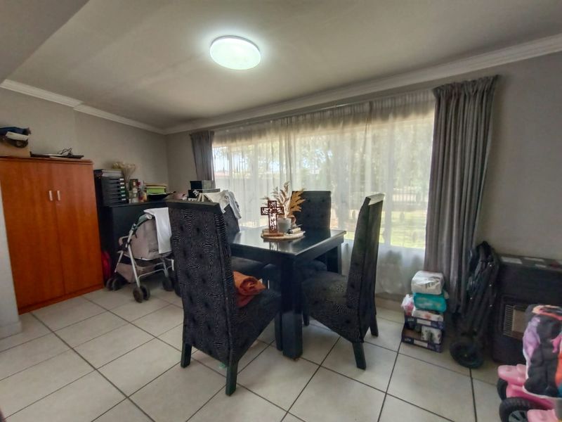 !Pleasing and Comfortable at a Price that Satisfy any Buyer!  !Close to Shops and Schools! - Photo 6