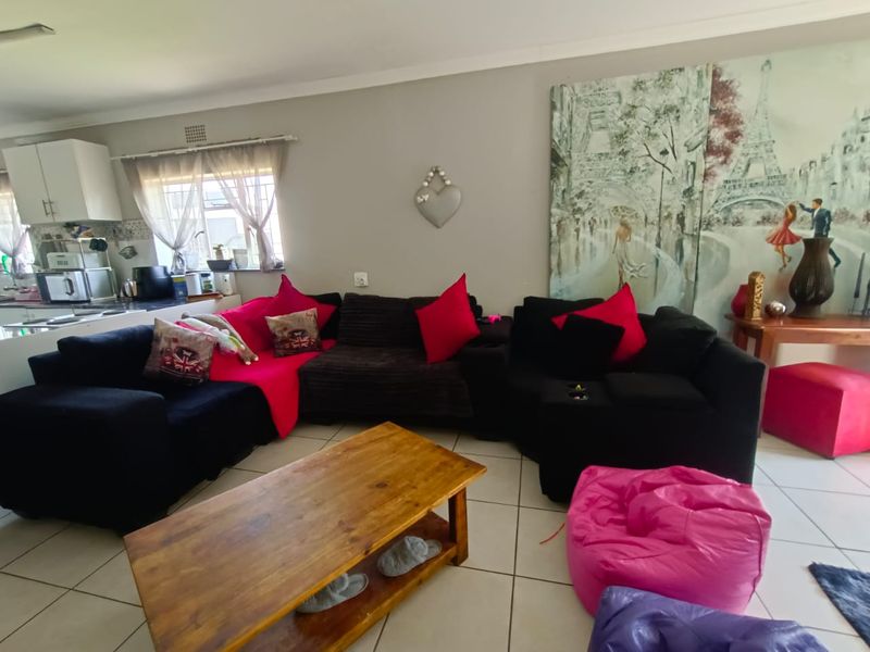 !Pleasing and Comfortable at a Price that Satisfy any Buyer!  !Close to Shops and Schools! - Photo 5