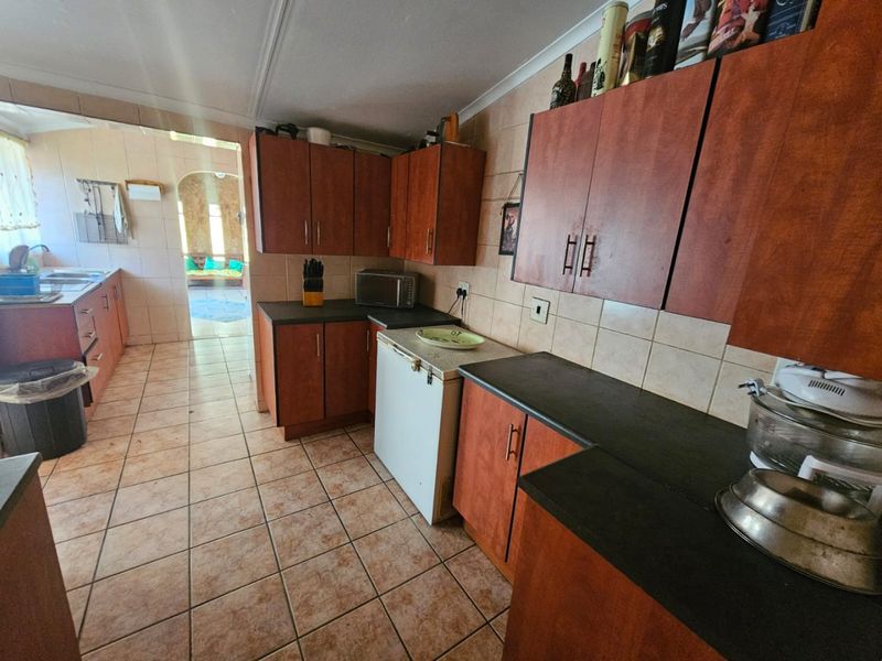 Cozy 4-Bedroom Home for Sale in Sasolburg! - Photo 10
