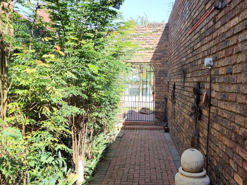 Spacious 4-Bedroom Family Home with Income-Generating Flatlet For Sale in Modelpark - Photo 2