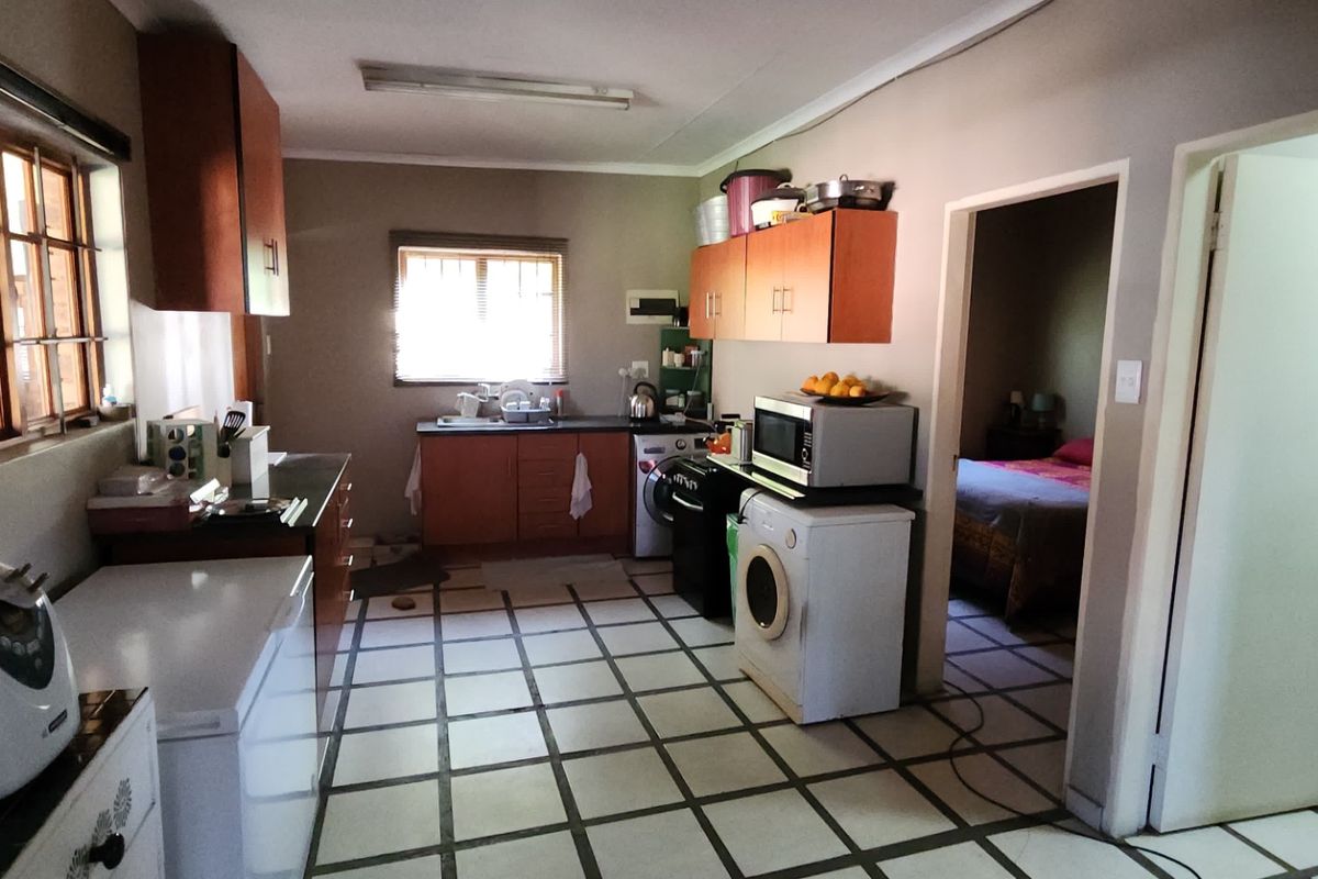 Spacious 4-Bedroom Family Home with Income-Generating Flatlet For Sale in Modelpark - Photo 5