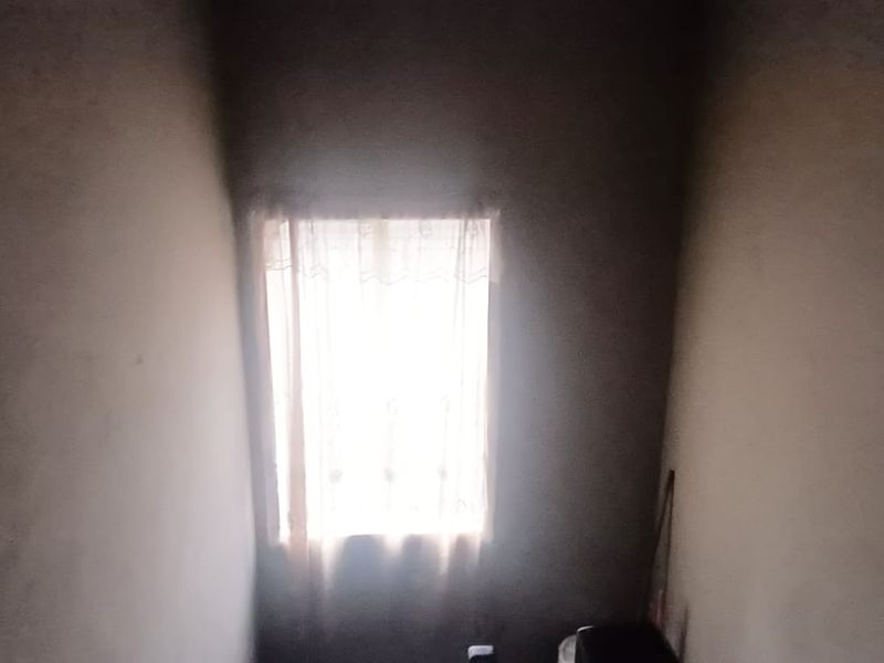 NVESTMENT ALERT!! A TOTAL OF 6 Flats for Sale – Perfect for a person looking to make extra income. - Photo 5