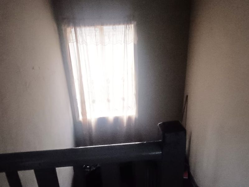 NVESTMENT ALERT!! A TOTAL OF 6 Flats for Sale – Perfect for a person looking to make extra income. - Photo 4