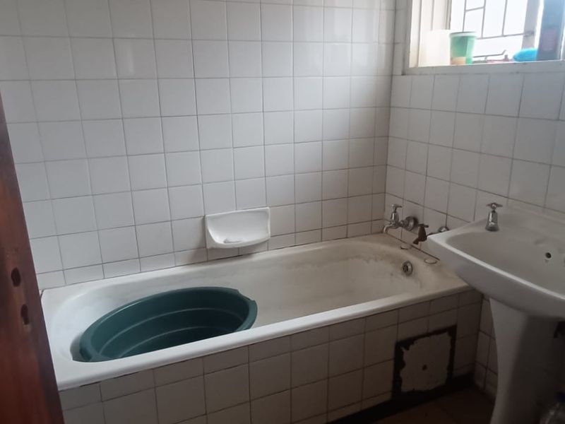 NVESTMENT ALERT!! A TOTAL OF 6 Flats for Sale – Perfect for a person looking to make extra income. - Photo 7