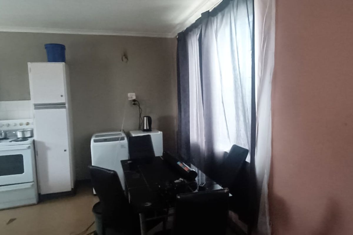 NVESTMENT ALERT!! A TOTAL OF 6 Flats for Sale – Perfect for a person looking to make extra income. - Photo 2