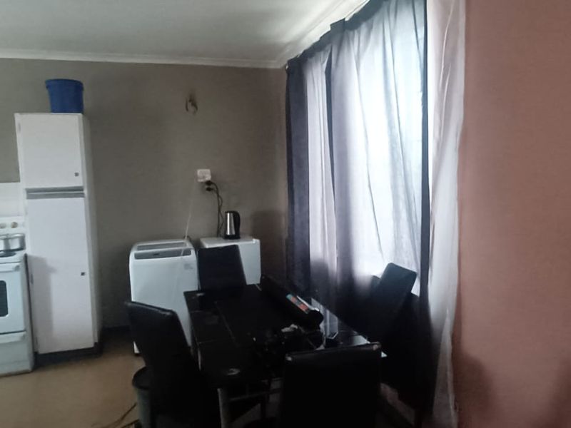 NVESTMENT ALERT!! A TOTAL OF 6 Flats for Sale – Perfect for a person looking to make extra income. - Photo 2