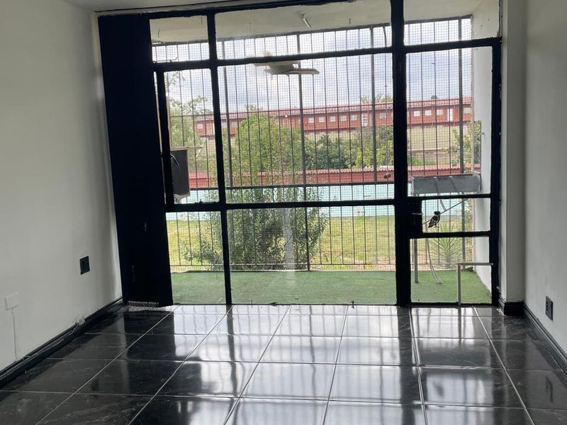 2-Bedroom Flat for Sale – Prime Location & Modern Comfort - Photo 5