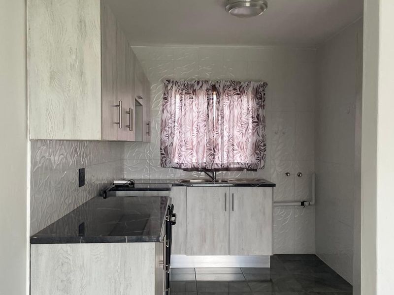 2-Bedroom Flat for Sale – Prime Location & Modern Comfort - Photo 2