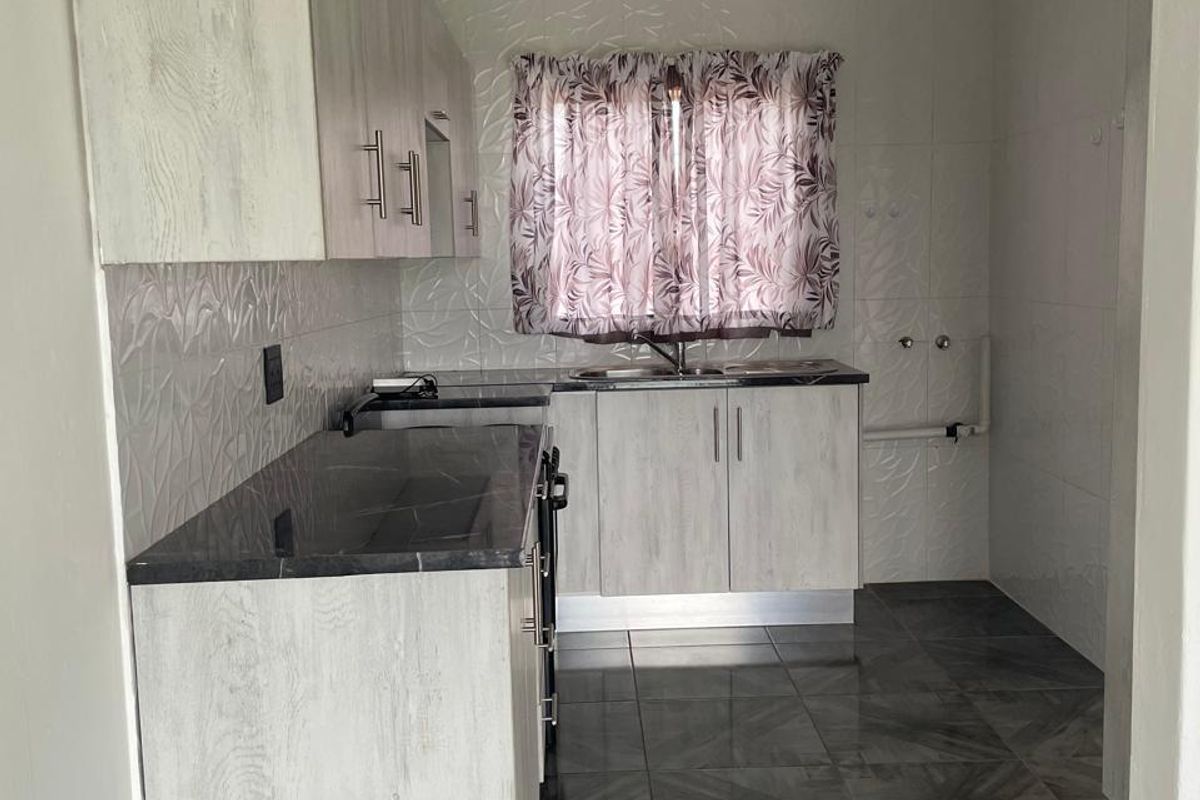 2-Bedroom Flat for Sale – Prime Location & Modern Comfort - Photo 3