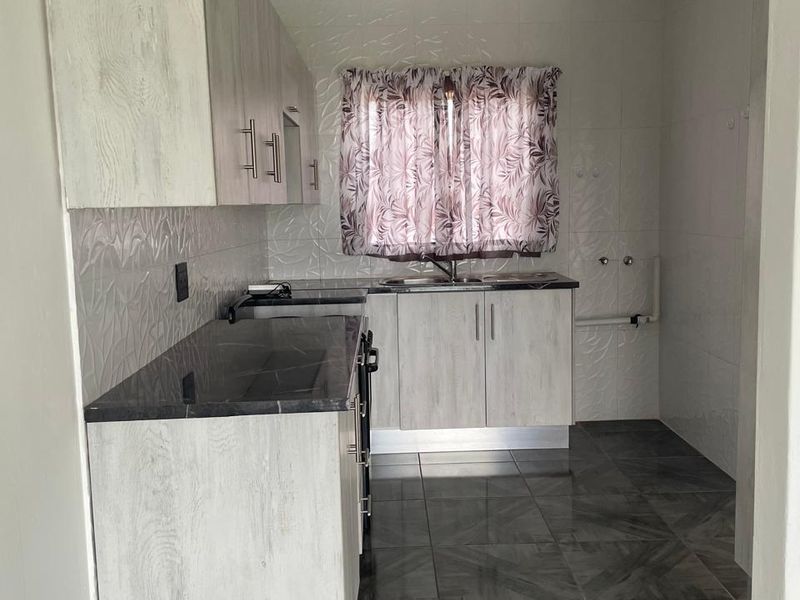 2-Bedroom Flat for Sale – Prime Location & Modern Comfort - Photo 3