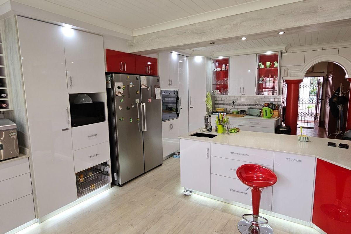 Spacious 4 Bedroom Family Home with Flatlet, Pool & Solar in Welgelegen– A Must-See Property! - Photo 3