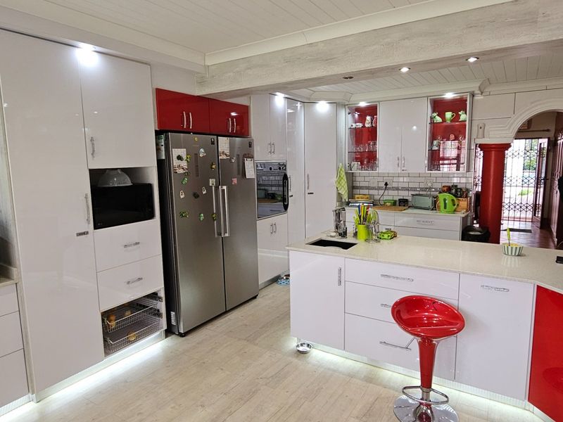 Spacious 4 Bedroom Family Home with Flatlet, Pool & Solar in Welgelegen– A Must-See Property! - Photo 3