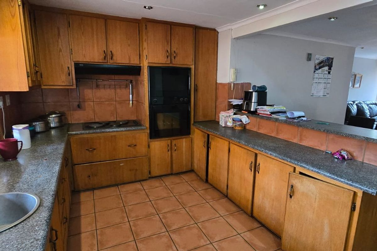 4 Bedrooms |  2 Bathrooms | 2 Garages |  531m2 Stand - Photo 4