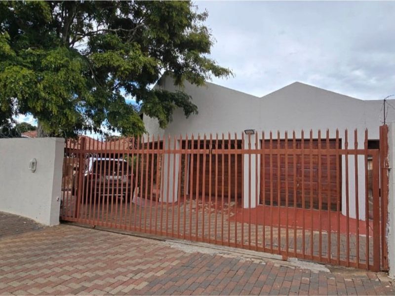 4 Bedrooms |  2 Bathrooms | 2 Garages |  531m2 Stand - Photo 1