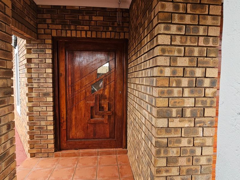 4 Bedrooms |  2 Bathrooms | 2 Garages |  531m2 Stand - Photo 7