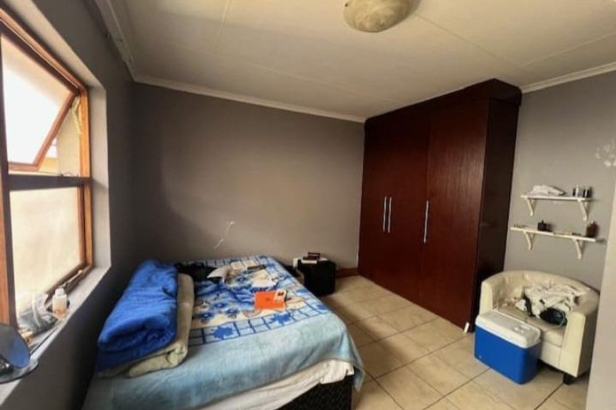 Modern 3-Bedroom Duplex Townhouse with Double Garage and Braai Balcony - Photo 4