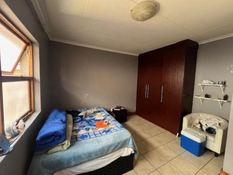 Modern 3-Bedroom Duplex Townhouse with Double Garage and Braai Balcony - Photo 4