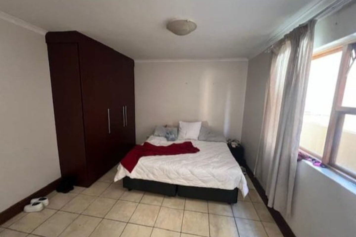 Modern 3-Bedroom Duplex Townhouse with Double Garage and Braai Balcony - Photo 5