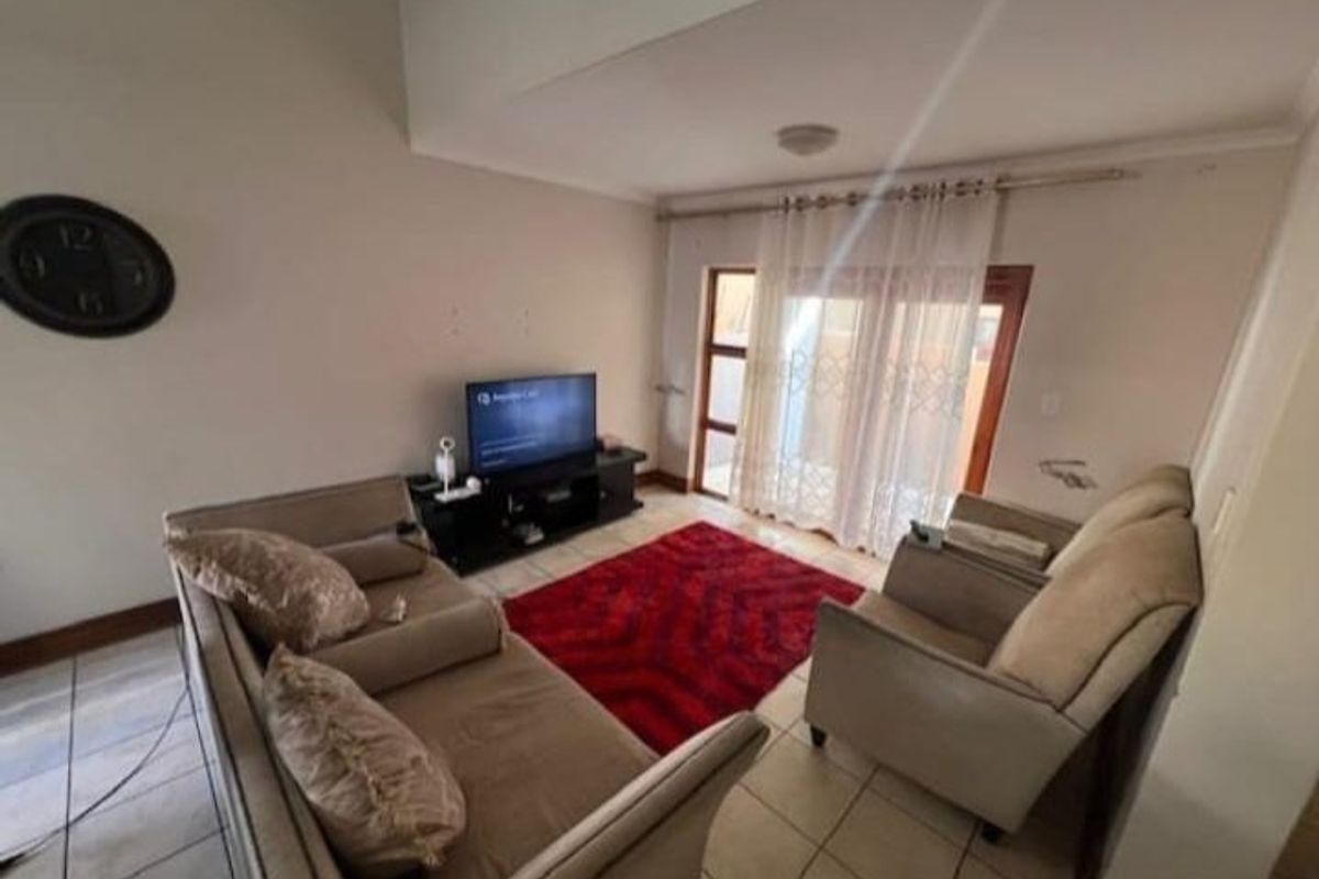 Modern 3-Bedroom Duplex Townhouse with Double Garage and Braai Balcony - Photo 3