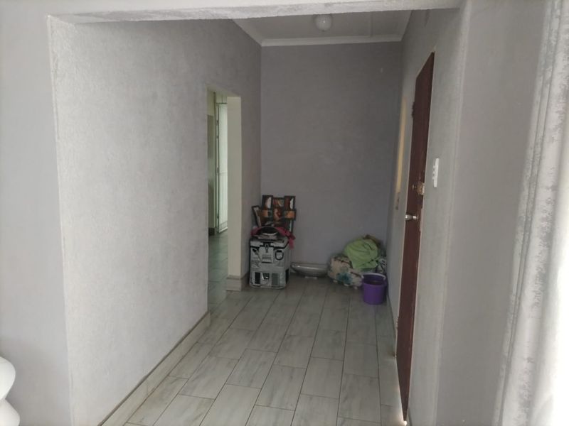 For Sale: Spacious 4-Bedroom Home with Additional 2-Bedroom Outside Room - Photo 10