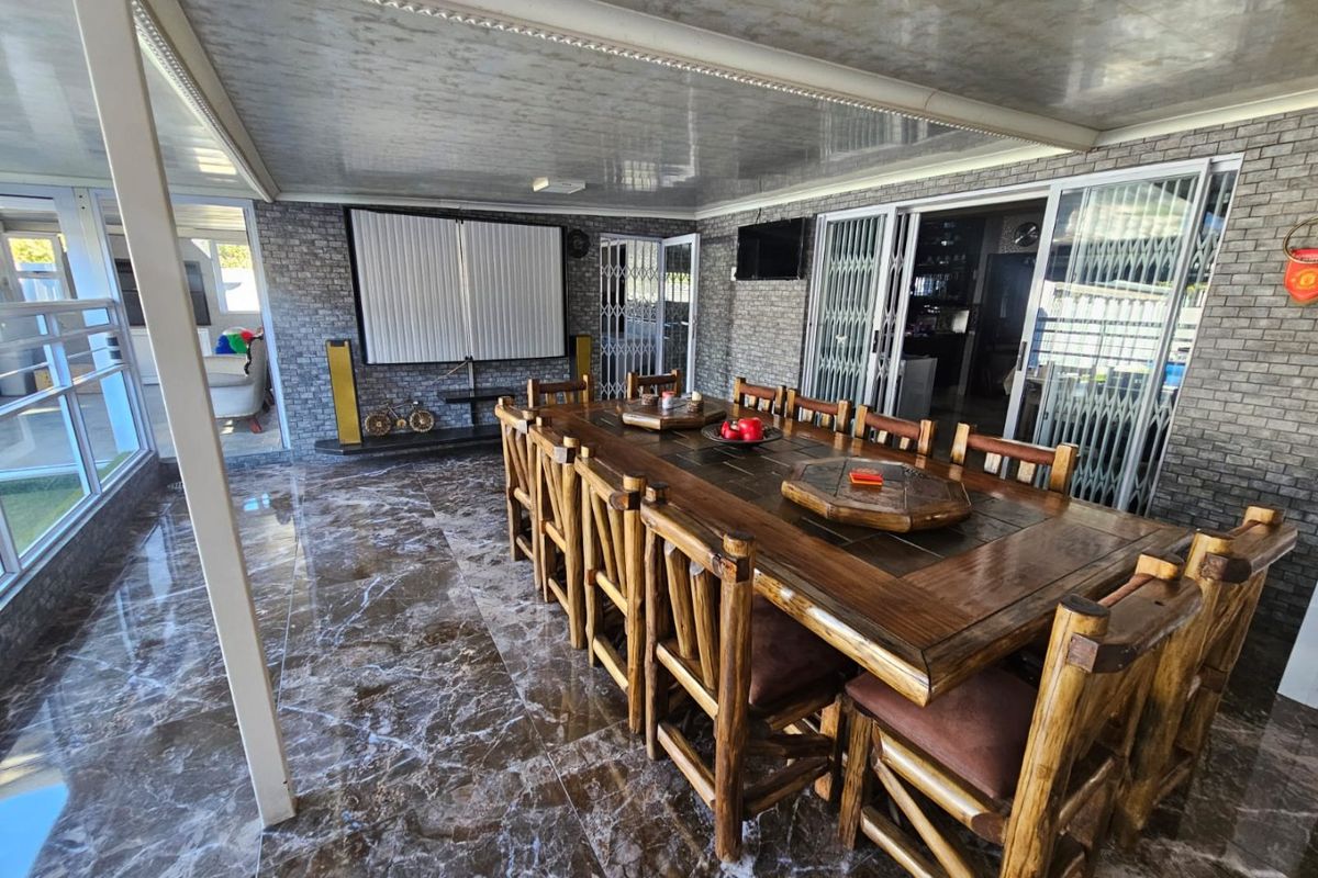 IMMACULATE FAMILY HOME FOR SALE IN ARCON PARK! - Photo 4