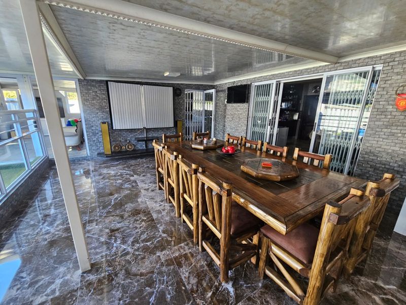 IMMACULATE FAMILY HOME FOR SALE IN ARCON PARK! - Photo 4