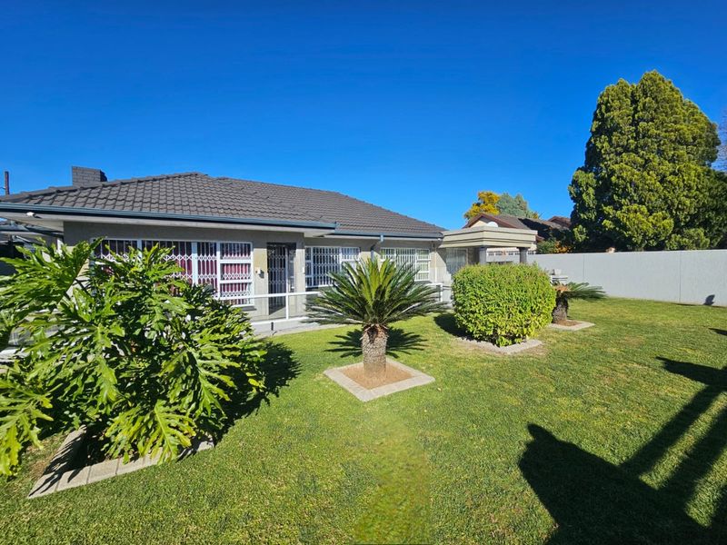 IMMACULATE FAMILY HOME FOR SALE IN ARCON PARK! - Photo 2