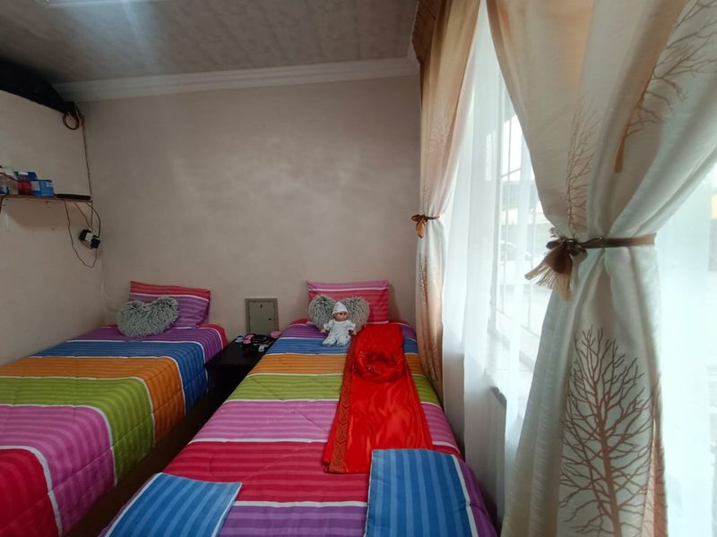 ! Surpassing All Others in Quality !  !The Interior Decorating in this Home is Exquisite Magnetic! - Photo 7