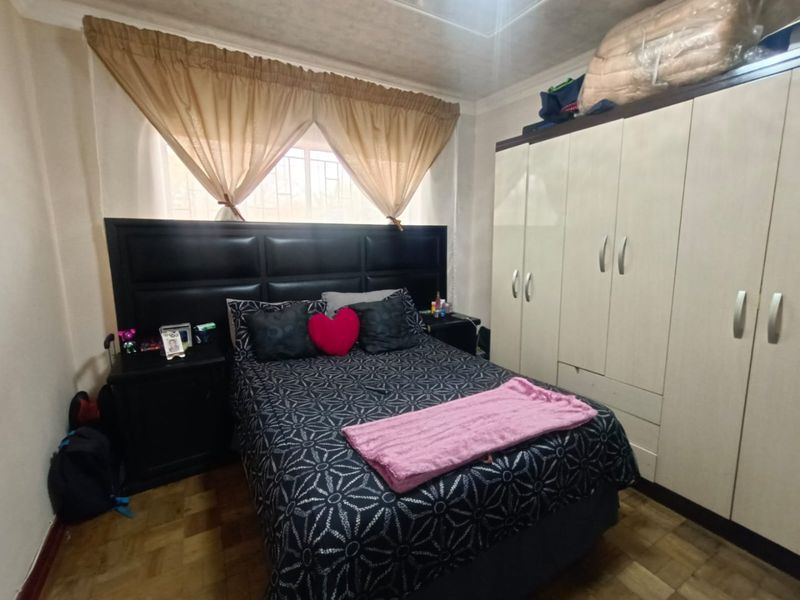 ! Surpassing All Others in Quality !  !The Interior Decorating in this Home is Exquisite Magnetic! - Photo 6