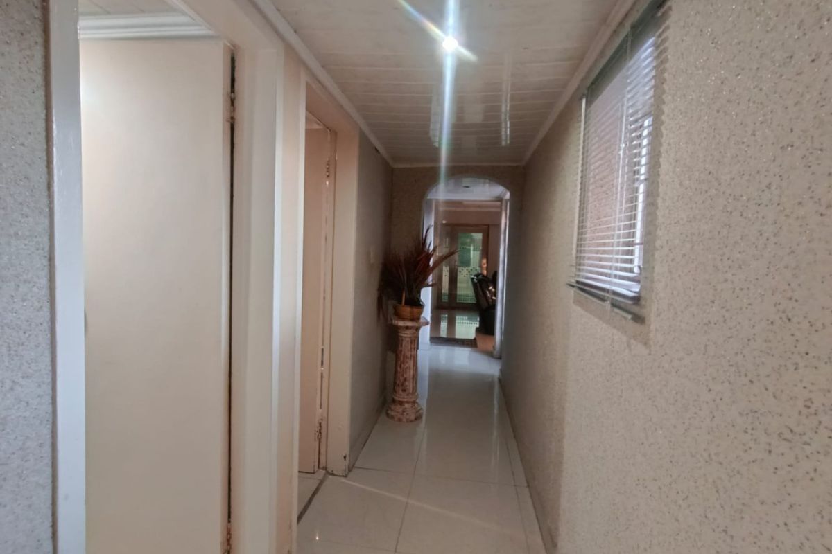 ! Surpassing All Others in Quality !  !The Interior Decorating in this Home is Exquisite Magnetic! - Photo 3