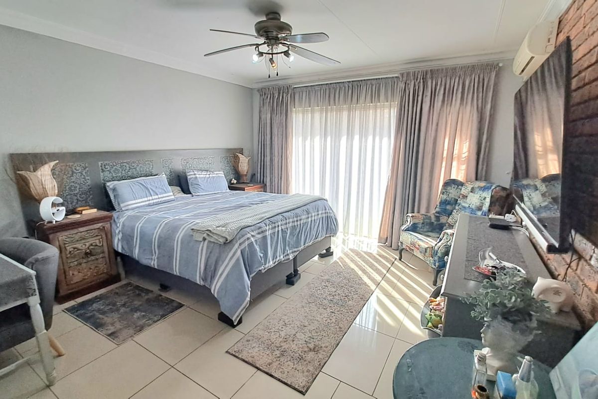 BEAUTIFUL FACEBRICK HOME AVAILABLE IN FALCONRIDGE - Photo 3