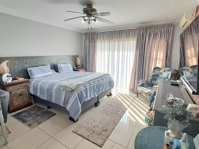 BEAUTIFUL FACEBRICK HOME AVAILABLE IN FALCONRIDGE - Photo 3