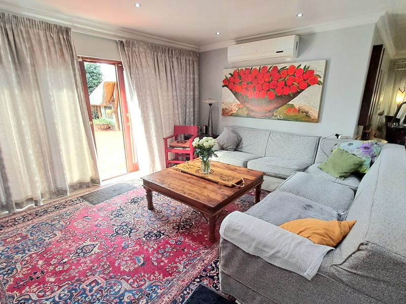 BEAUTIFUL FACEBRICK HOME AVAILABLE IN FALCONRIDGE - Photo 2