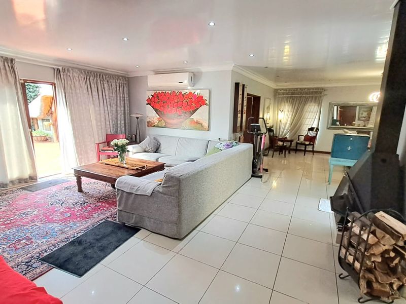 BEAUTIFUL FACEBRICK HOME AVAILABLE IN FALCONRIDGE - Photo 8