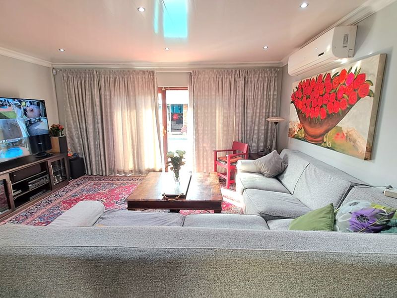 BEAUTIFUL FACEBRICK HOME AVAILABLE IN FALCONRIDGE - Photo 10