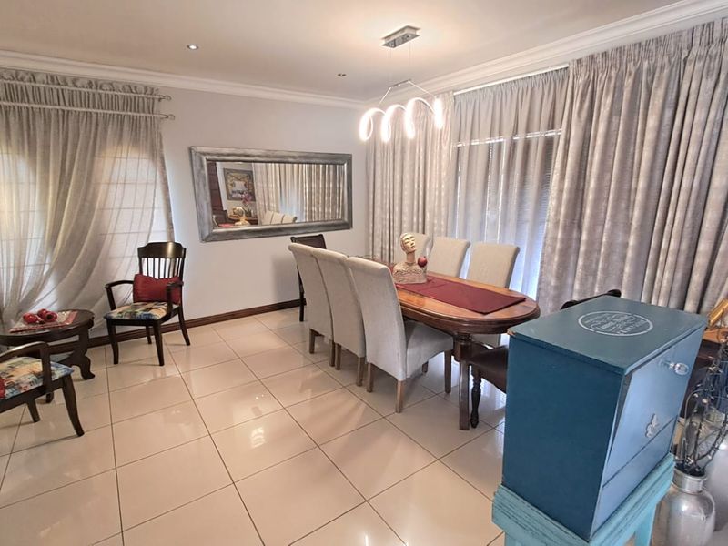 BEAUTIFUL FACEBRICK HOME AVAILABLE IN FALCONRIDGE - Photo 7