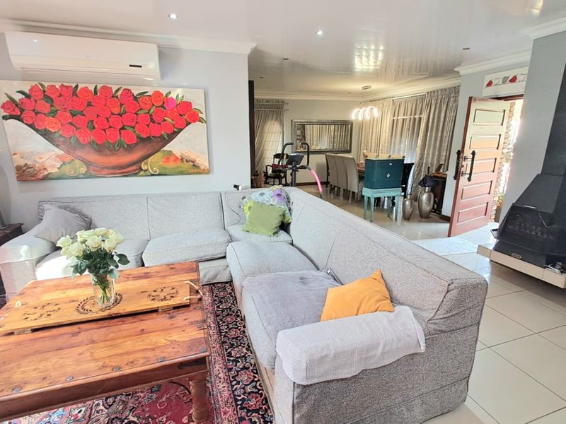 BEAUTIFUL FACEBRICK HOME AVAILABLE IN FALCONRIDGE - Photo 9