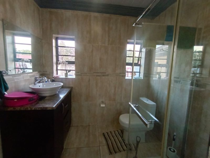 !Thrilling, Full of Life!  !In a Community vibrant with Warmth and Friendliness! - Photo 9