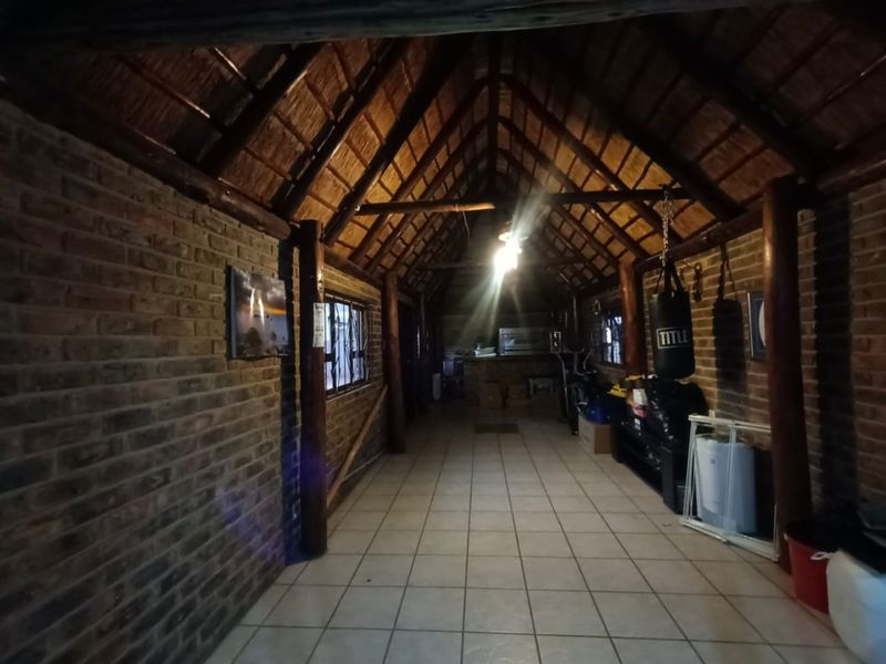 !Thrilling, Full of Life!  !In a Community vibrant with Warmth and Friendliness! - Photo 8